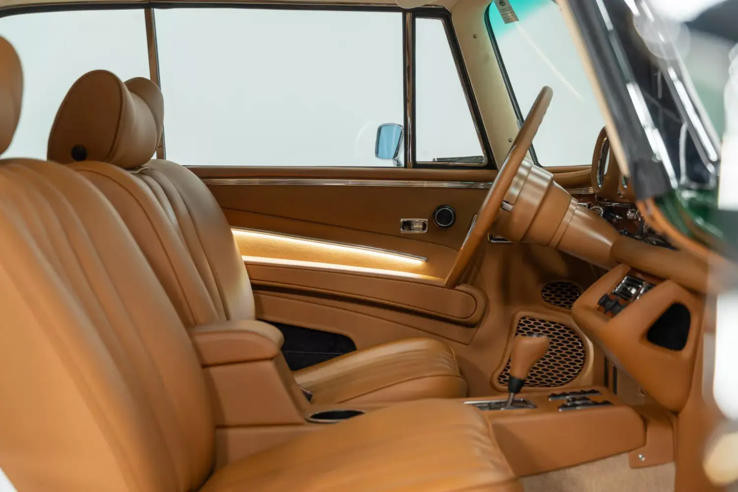 1969-Mercedes-280-SE-Retro-Designs-41.we