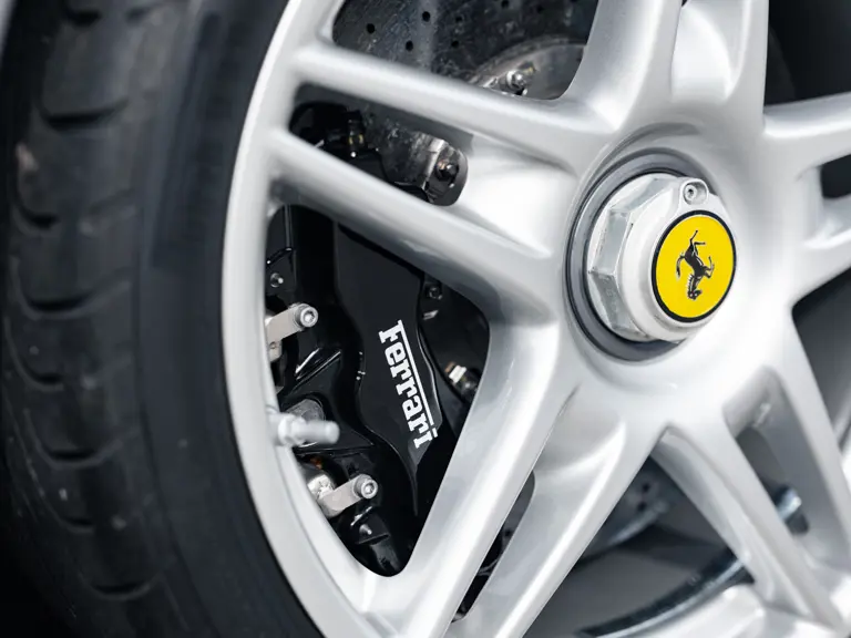 2004 ferrari enzo rm sothebys argento 1 Motor16