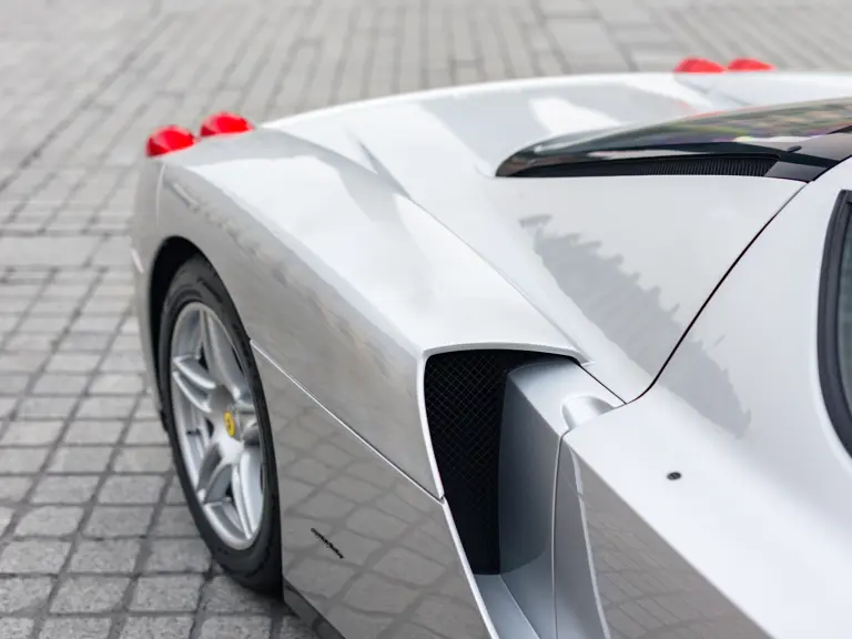 2004 ferrari enzo rm sothebys argento 11 Motor16