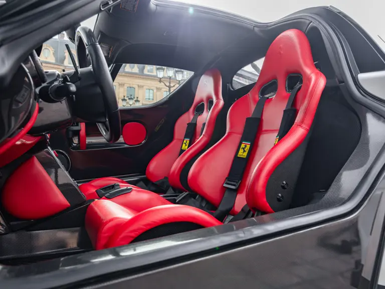 2004 ferrari enzo rm sothebys argento 15 Motor16