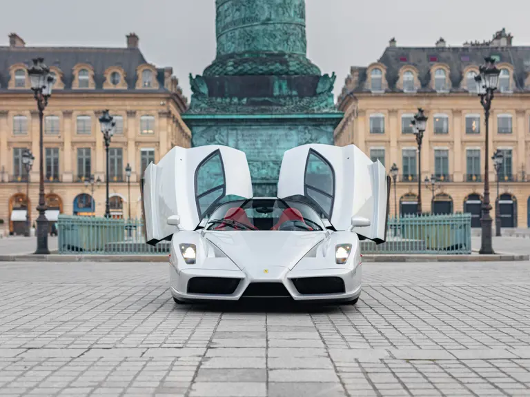 2004 ferrari enzo rm sothebys argento 16 Motor16