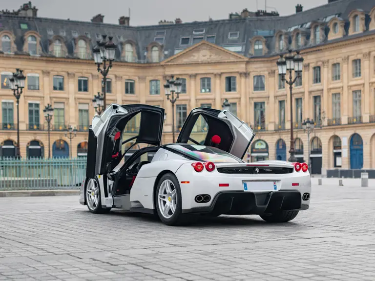 2004 ferrari enzo rm sothebys argento 21 Motor16