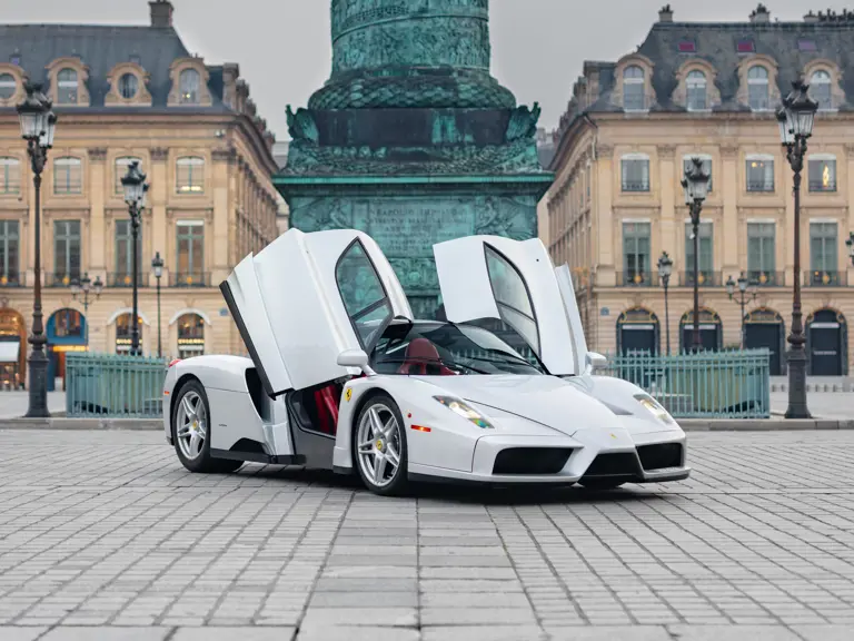 2004 ferrari enzo rm sothebys argento 22 Motor16