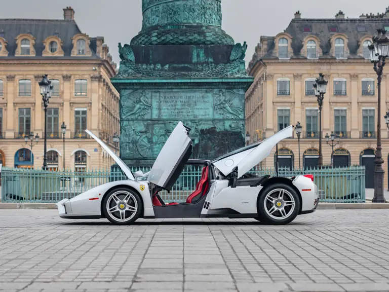 2004 ferrari enzo rm sothebys argento 25 Motor16