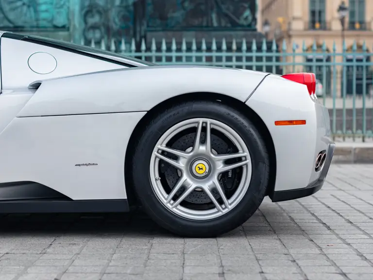 2004 ferrari enzo rm sothebys argento 26 Motor16
