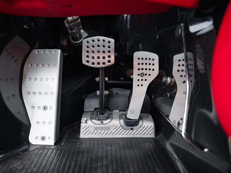 2004 ferrari enzo rm sothebys argento 27 Motor16