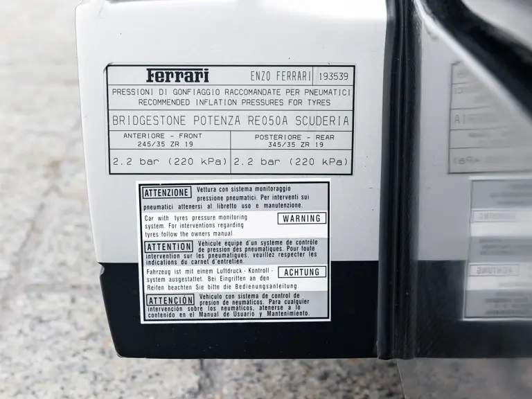 2004 ferrari enzo rm sothebys argento 31 Motor16