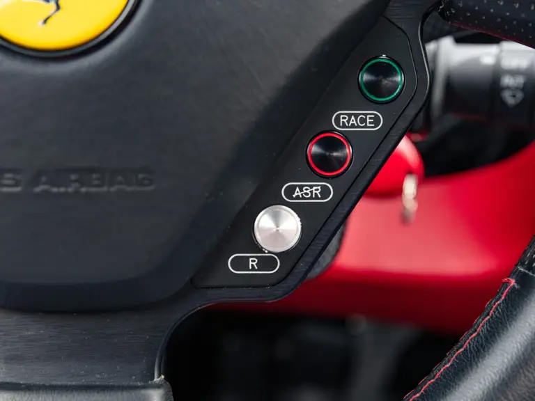 2004 ferrari enzo rm sothebys argento 32 Motor16