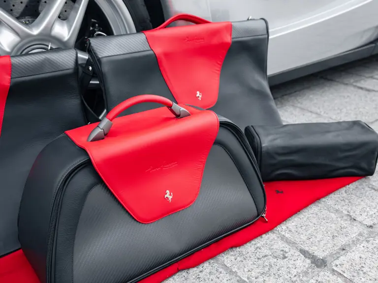 2004 ferrari enzo rm sothebys argento 40 Motor16