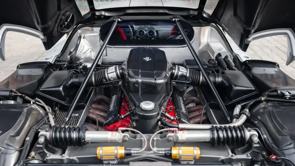2004 Ferrari Enzo Argento. Imagen motor.