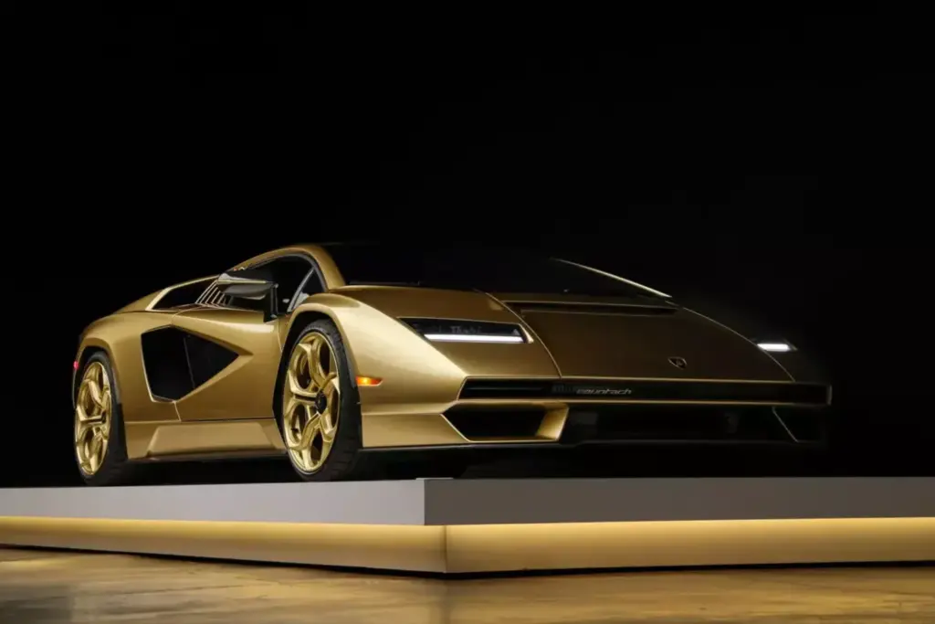 La especulación entorno al Lamborghini Countach LPI 800-4 se frena en seco con esta pieza 5 Motor16 2022 Lamborghini Countach LPI 800 4 Gold Subasta 11 Motor16