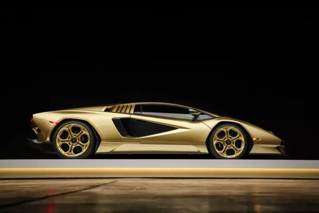 La especulación entorno al Lamborghini Countach LPI 800-4 se frena en seco con esta pieza 9 Motor16 2022 Lamborghini Countach LPI 800 4 Gold Subasta 13 Motor16