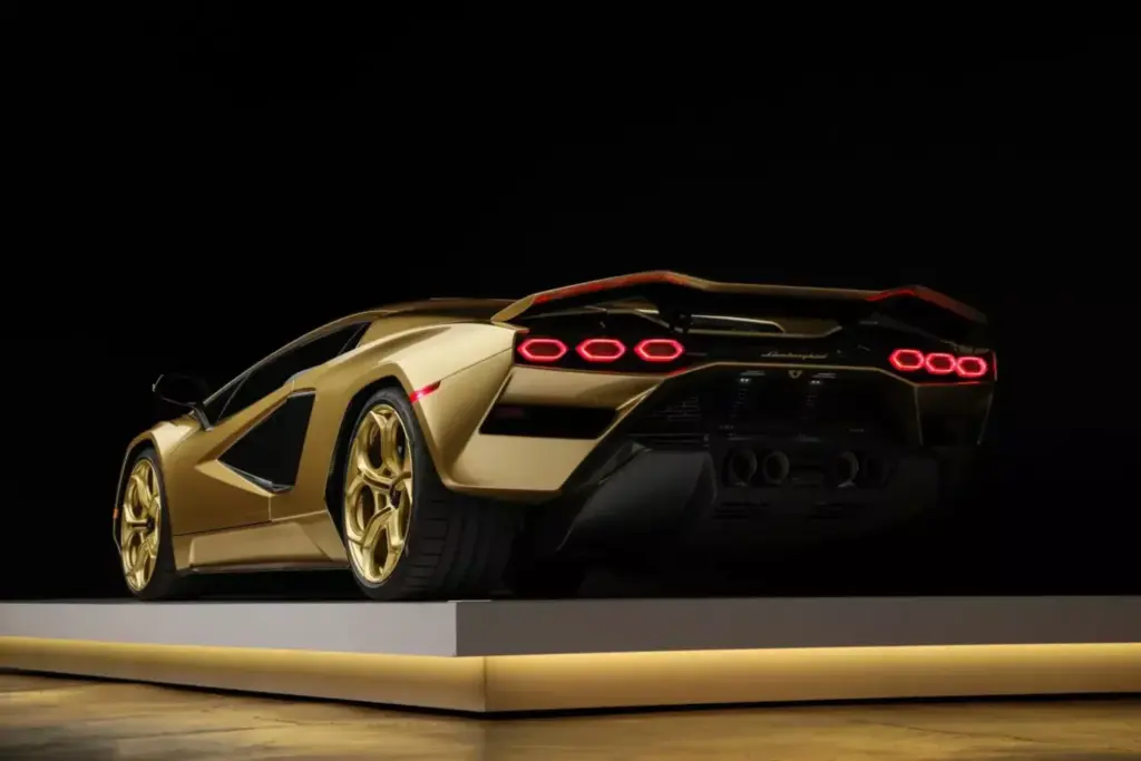 La especulación entorno al Lamborghini Countach LPI 800-4 se frena en seco con esta pieza 12 Motor16 2022 Lamborghini Countach LPI 800 4 Gold Subasta 16 Motor16