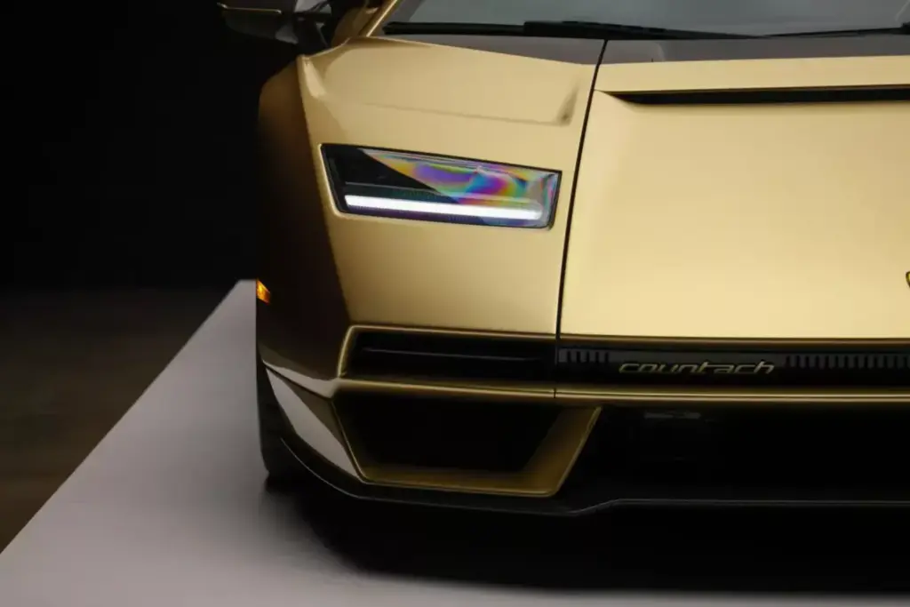 La especulación entorno al Lamborghini Countach LPI 800-4 se frena en seco con esta pieza 20 Motor16 2022 Lamborghini Countach LPI 800 4 Gold Subasta 17 Motor16