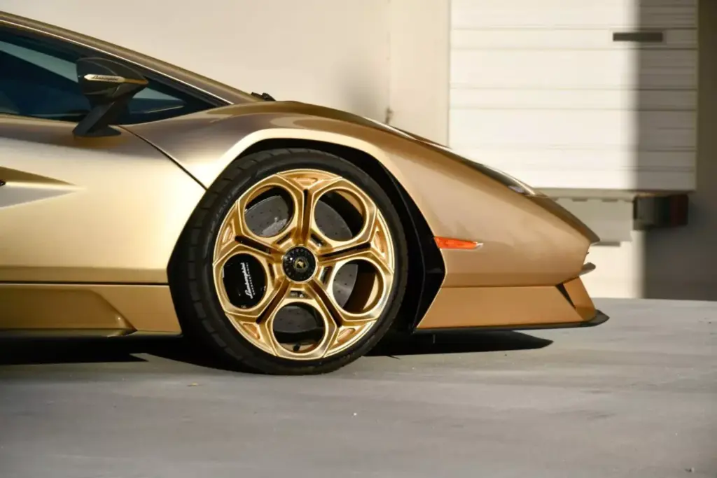 La especulación entorno al Lamborghini Countach LPI 800-4 se frena en seco con esta pieza 22 Motor16 2022 Lamborghini Countach LPI 800 4 Gold Subasta 18 Motor16