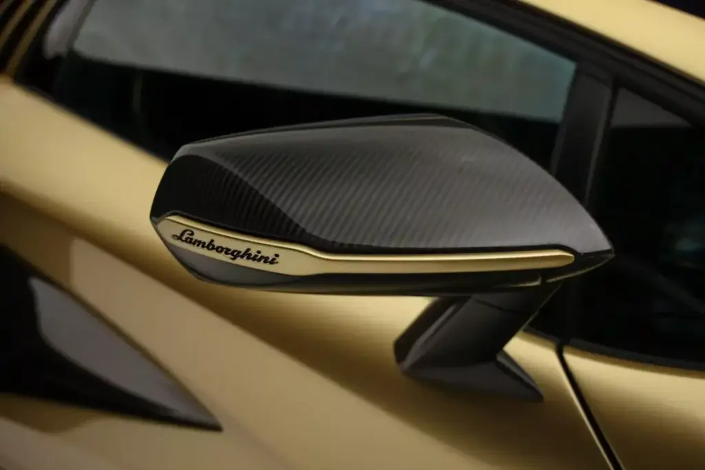 La especulación entorno al Lamborghini Countach LPI 800-4 se frena en seco con esta pieza 21 Motor16 2022 Lamborghini Countach LPI 800 4 Gold Subasta 19 Motor16