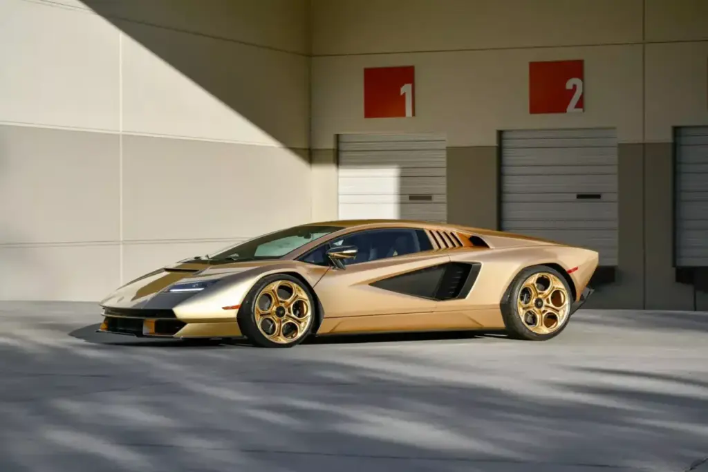 La especulación entorno al Lamborghini Countach LPI 800-4 se frena en seco con esta pieza 14 Motor16 2022 Lamborghini Countach LPI 800 4 Gold Subasta 2 Motor16