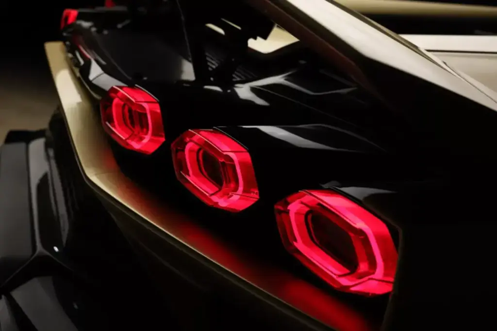 La especulación entorno al Lamborghini Countach LPI 800-4 se frena en seco con esta pieza 24 Motor16 2022 Lamborghini Countach LPI 800 4 Gold Subasta 20 Motor16