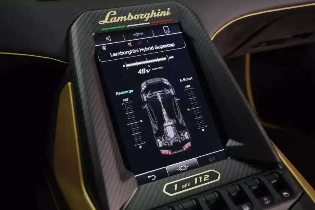 La especulación entorno al Lamborghini Countach LPI 800-4 se frena en seco con esta pieza 31 Motor16 2022 Lamborghini Countach LPI 800 4 Gold Subasta 33 Motor16