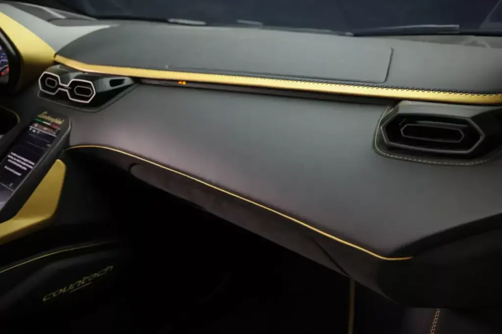 La especulación entorno al Lamborghini Countach LPI 800-4 se frena en seco con esta pieza 37 Motor16 2022 Lamborghini Countach LPI 800 4 Gold Subasta 36 Motor16