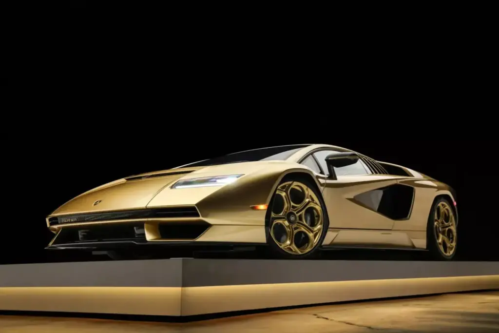 La especulación entorno al Lamborghini Countach LPI 800-4 se frena en seco con esta pieza 7 Motor16 2022 Lamborghini Countach LPI 800 4 Gold Subasta 8 Motor16