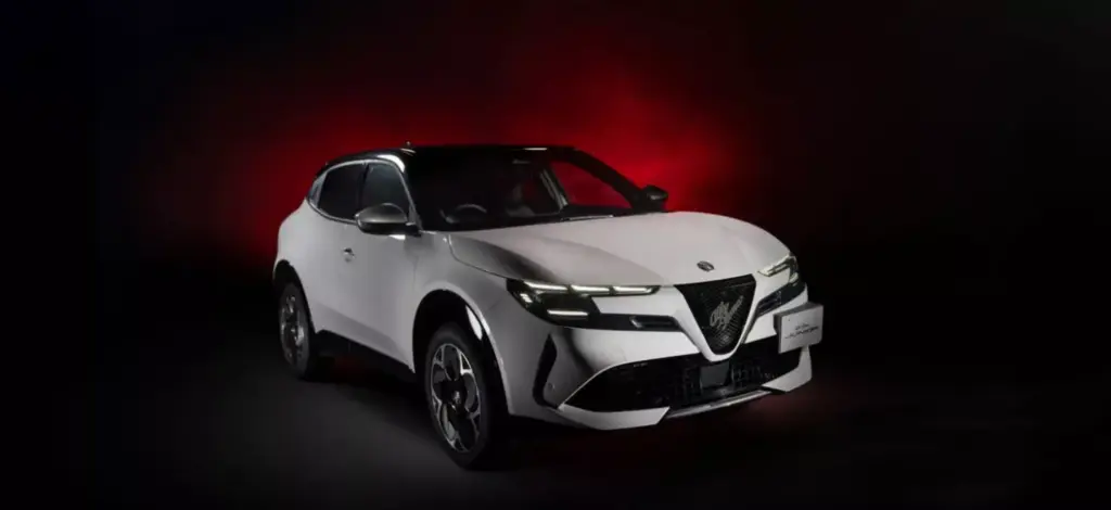 2026 Alfa Romeo Junior Edizione Bianco. Imagen.