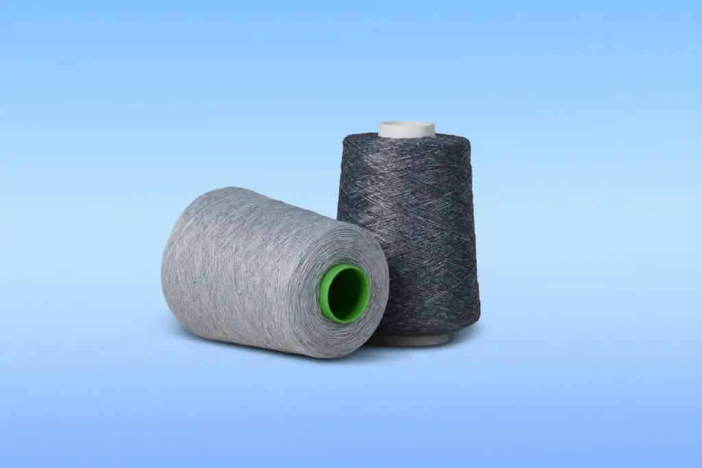 2026 BMW i3 materiales reciclados. Imagen hilos.