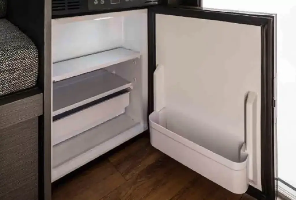 2026 Direct Cars Dune Rover Katana Daihatsu 16 Motor16