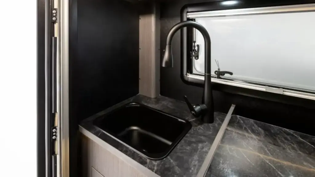 2026 Direct Cars Dune Rover Katana Daihatsu 17 Motor16