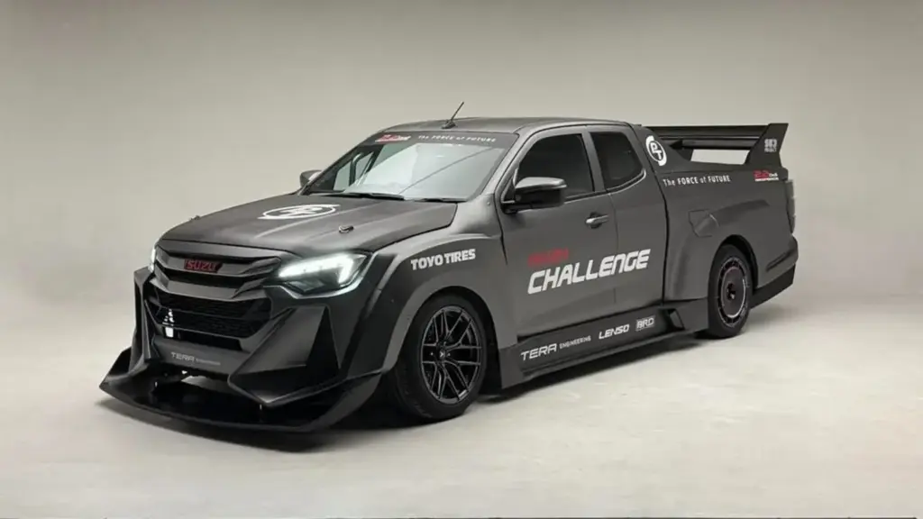 El Isuzu D-Max que parece salido de la parrilla de las 24 Horas de Nürburgring 4 Motor16 2026 Isuzu D-Max Challenge. Imagen estudio.