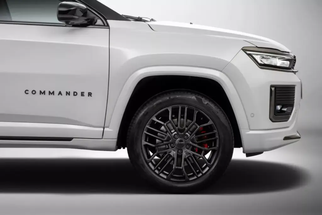 El Jeep Commander nos dijo adiós hace 17 años, pero sigue con vida en otros países 20 Motor16 2026 Jeep Commander Brasil 15 Motor16