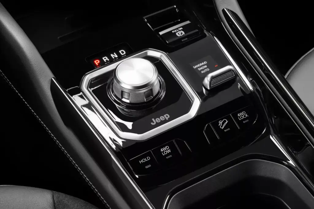 El Jeep Commander nos dijo adiós hace 17 años, pero sigue con vida en otros países 5 Motor16 2026 Jeep Commander Brasil. Imagen detalle.