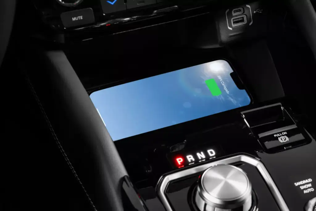 El Jeep Commander nos dijo adiós hace 17 años, pero sigue con vida en otros países 28 Motor16 2026 Jeep Commander Brasil 20 Motor16