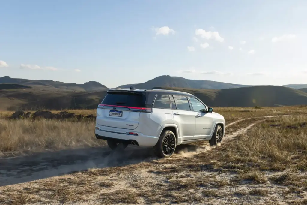 El Jeep Commander nos dijo adiós hace 17 años, pero sigue con vida en otros países 43 Motor16 2026 Jeep Commander Brasil 30 Motor16