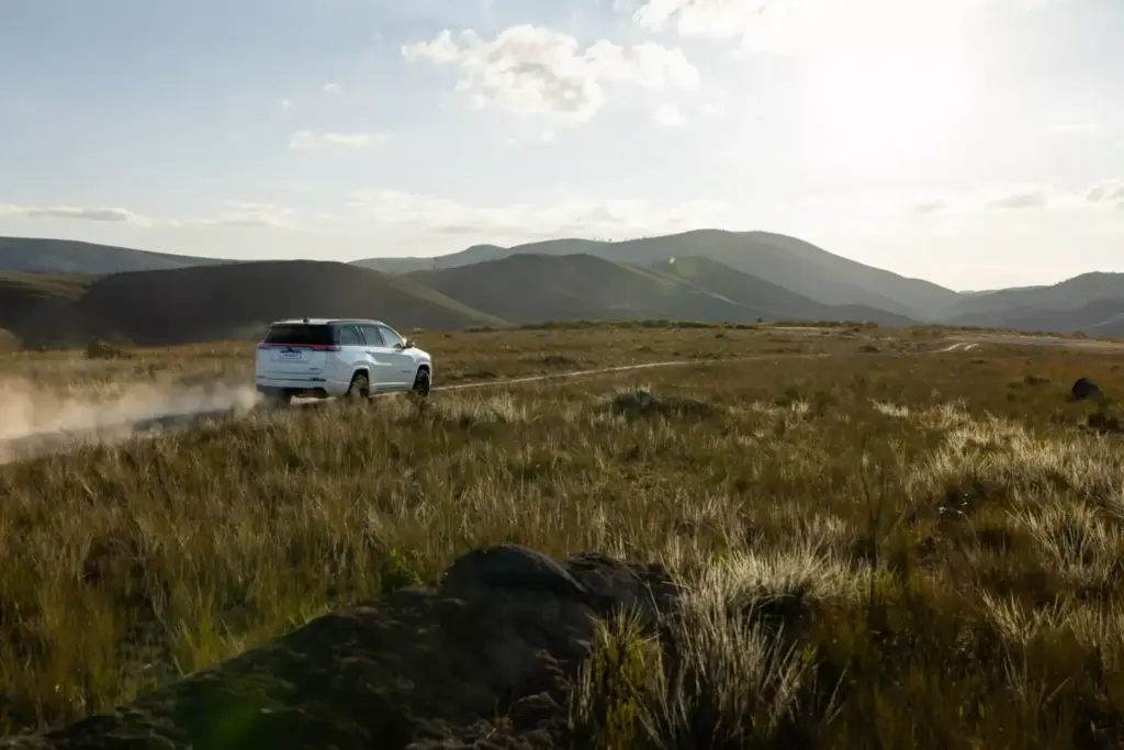 El Jeep Commander nos dijo adiós hace 17 años, pero sigue con vida en otros países 44 Motor16 2026 Jeep Commander Brasil 32 Motor16