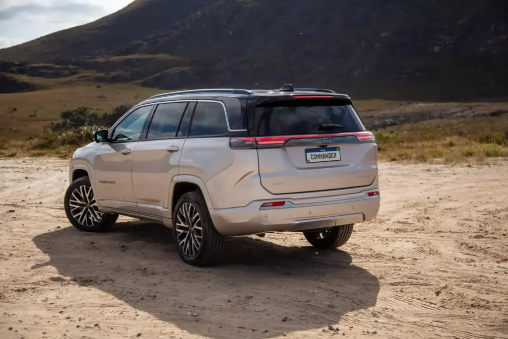El Jeep Commander nos dijo adiós hace 17 años, pero sigue con vida en otros países 45 Motor16 2026 Jeep Commander Brasil 40 Motor16