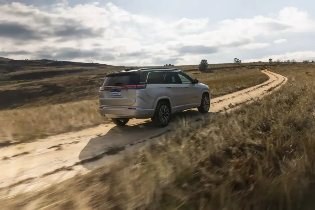 El Jeep Commander nos dijo adiós hace 17 años, pero sigue con vida en otros países 47 Motor16 2026 Jeep Commander Brasil 42 Motor16