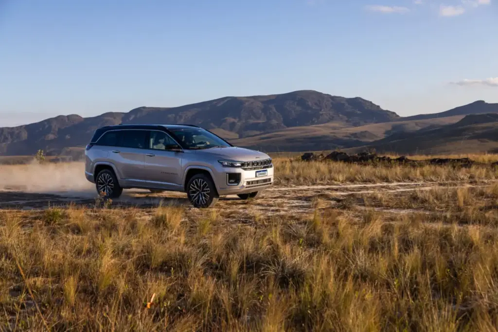 El Jeep Commander nos dijo adiós hace 17 años, pero sigue con vida en otros países 53 Motor16 2026 Jeep Commander Brasil 48 Motor16