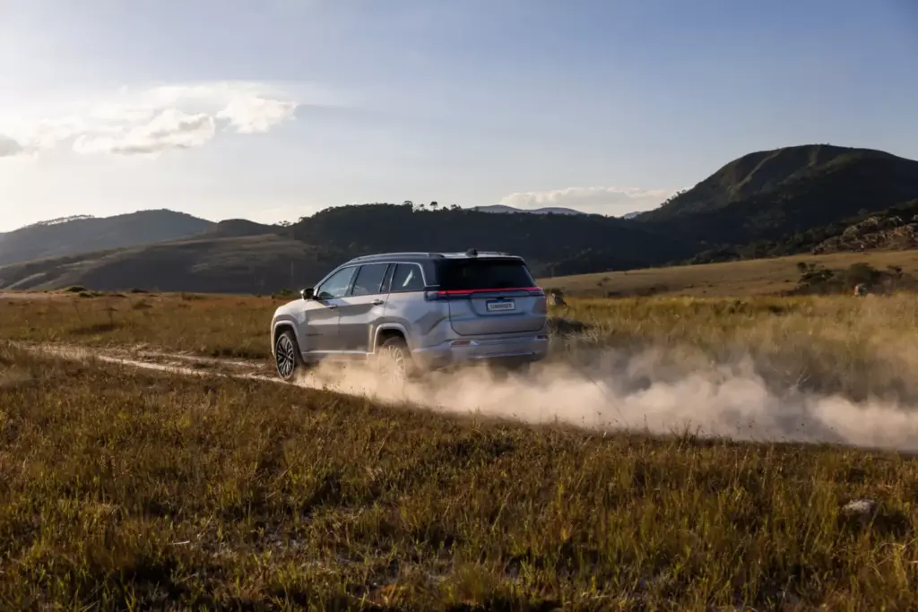 El Jeep Commander nos dijo adiós hace 17 años, pero sigue con vida en otros países 56 Motor16 2026 Jeep Commander Brasil 50 Motor16