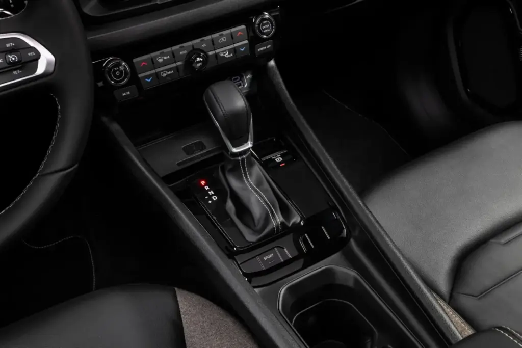 2026 Jeep Renegade Sahara 34 Motor16