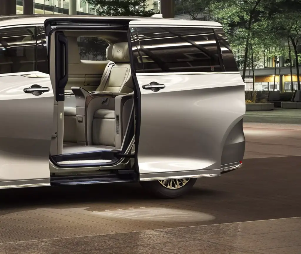 Por si el Lexus LM no era lo suficientemente cómodo, 7 Motor16 ahora lo vuelve a mejorar 2026 Lexus LM Japón 2 Motor16