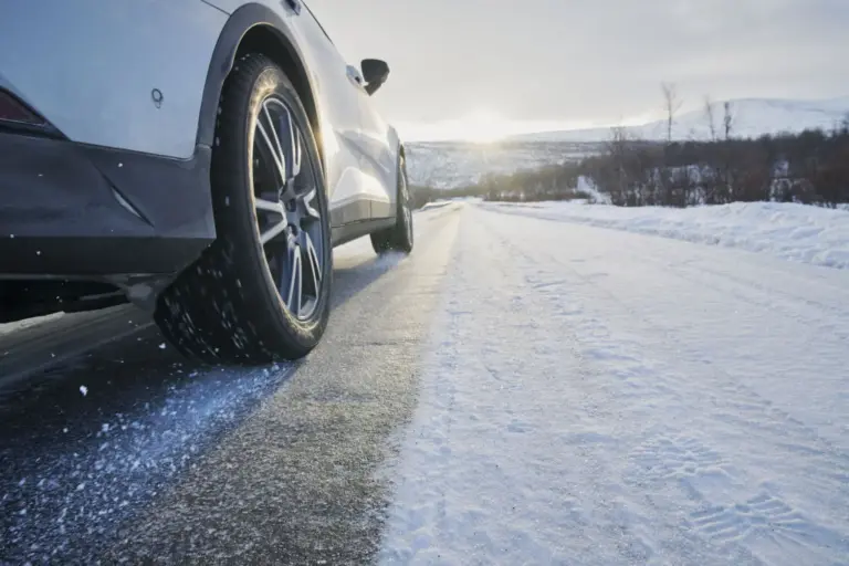 ¿Qué tienen en común estos Nokian Hakkapeliitta 01 y las garras de Lobezno? Más de lo que te imaginas