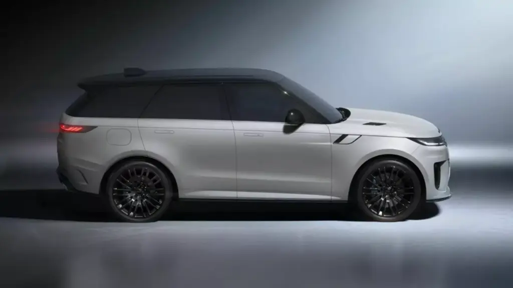 2026 Range Rover Sport SV Ultimate Edition 11 Motor16