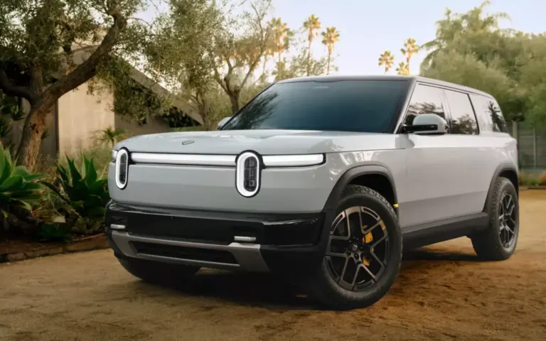 Rivian ejecuta despidos de cientos de empleados en 2026 tras lanzar el R2