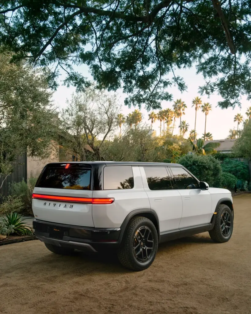 2026 Rivian R2. Imagen trasera.