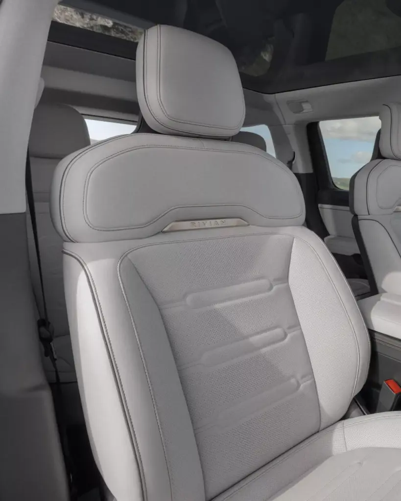 2026 Rivian R2 41 Motor16
