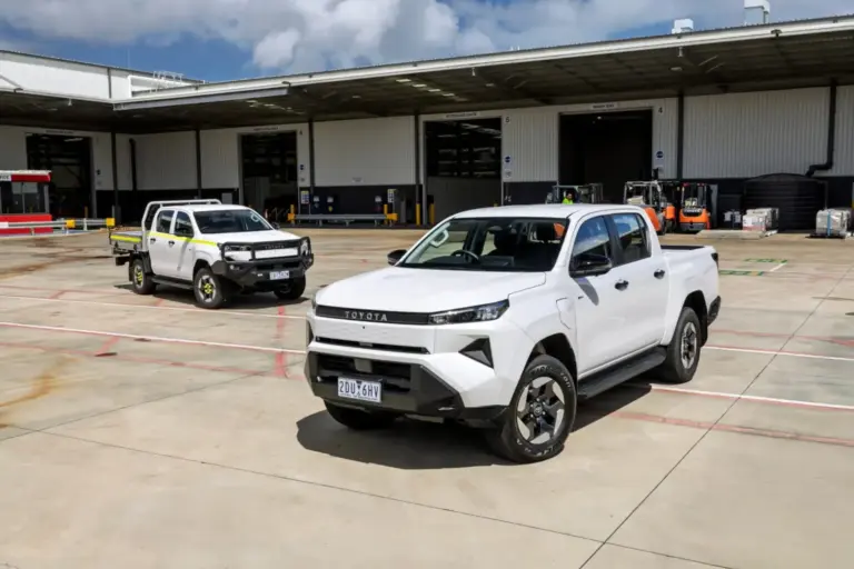 El Toyota Hilux eléctrico cuesta 12.000 euros más que el diésel. Pero eso no es lo peor