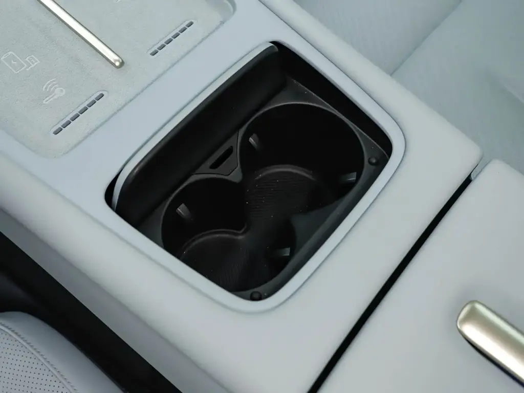 ID. Unyx 08: El SUV más grande y más potente de Volkswagen a precio de T-Roc 33 Motor16 2026 VW ID. Unyx 08 14 Motor16