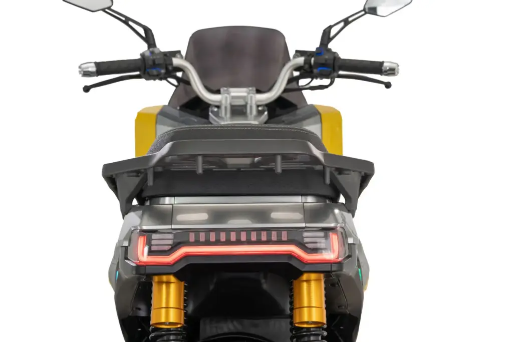 LETBE Mecha 125 ABS: El scooter 'cyberpunk' que tienes por 3.190 euros 27 Motor16 2026 letbe mecha 125 1 Motor16