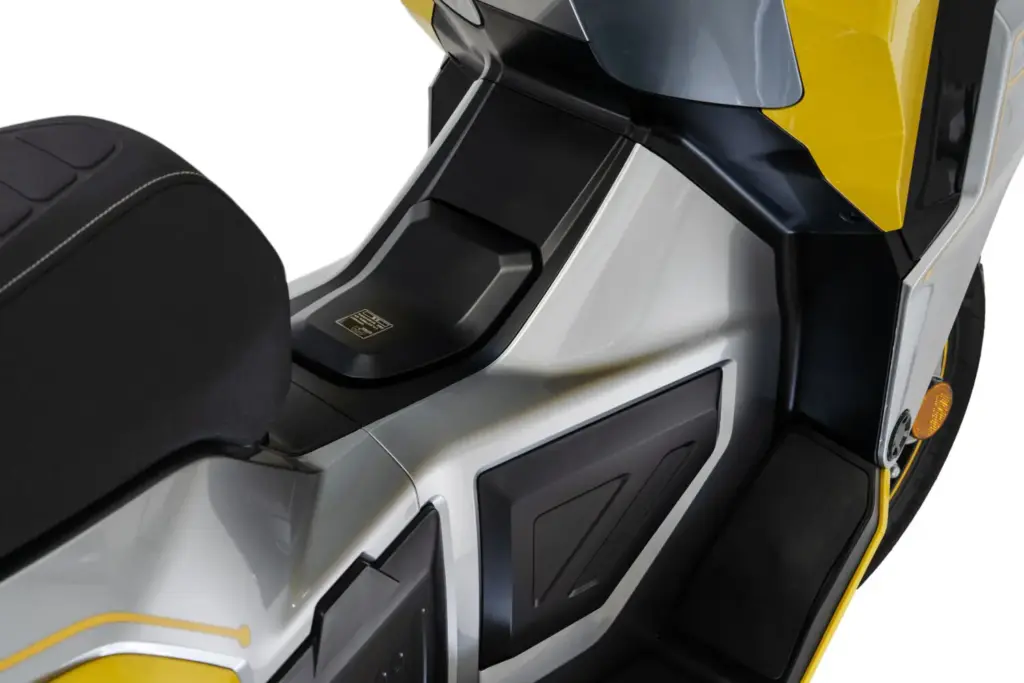 LETBE Mecha 125 ABS: El scooter 'cyberpunk' que tienes por 3.190 euros 30 Motor16 2026 letbe mecha 125 5 Motor16